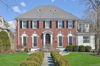 81 Oxford Road, New Rochelle, NY 10804