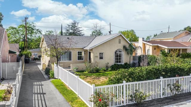 1932 E Washington Boulevard, Pasadena, CA 91104