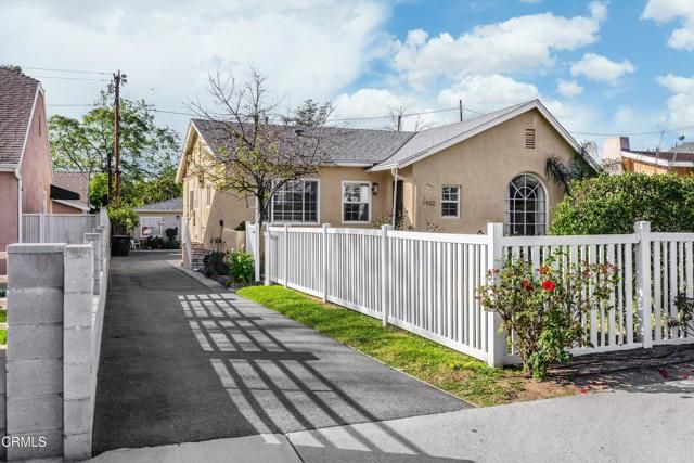 1932 E Washington Boulevard, Pasadena, CA 91104