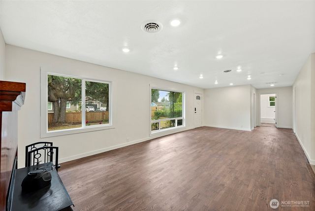 8811 SW Wildwood Ave, Lakewood, WA 98498