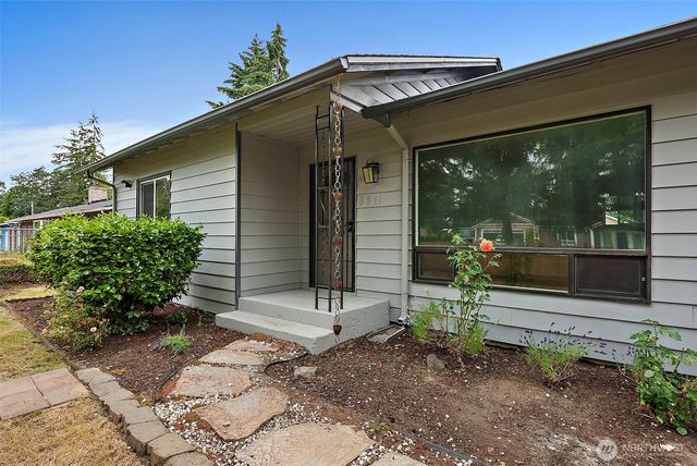8811 SW Wildwood Ave, Lakewood, WA 98498