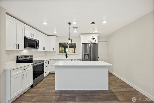 8811 SW Wildwood Ave, Lakewood, WA 98498