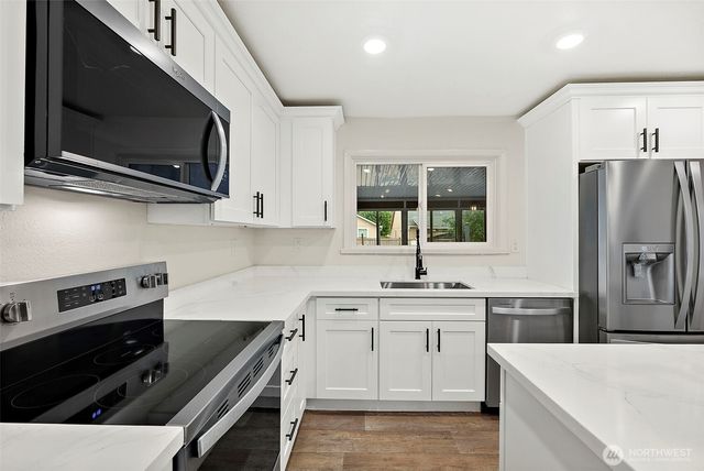 8811 SW Wildwood Ave, Lakewood, WA 98498