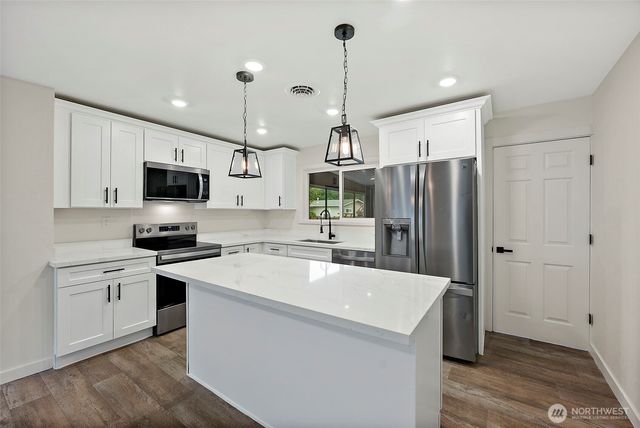 8811 SW Wildwood Ave, Lakewood, WA 98498