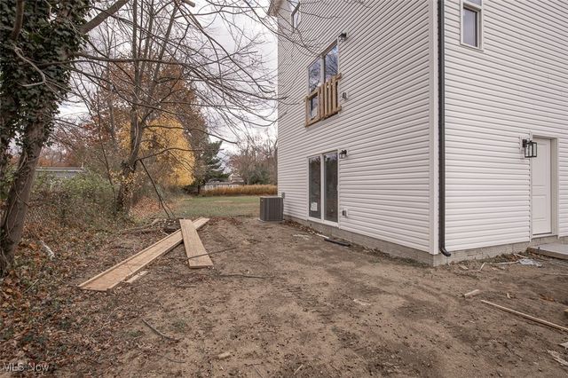 1053 Peach Boulevard, Willoughby, OH 44094