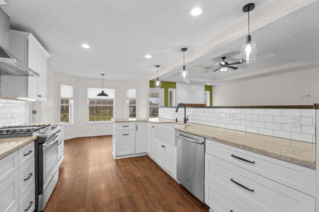 2400 S 15th Avenue, Ozark, MO 65721