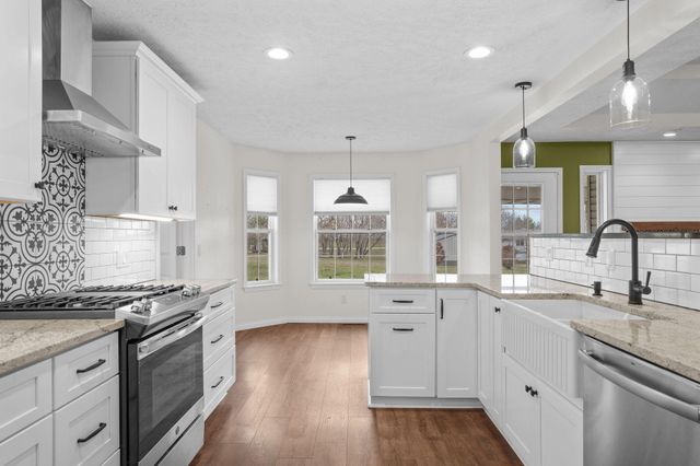 2400 S 15th Avenue, Ozark, MO 65721