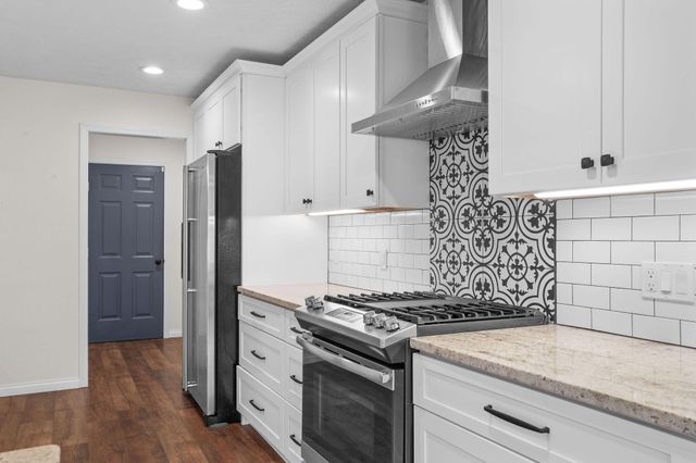 2400 S 15th Avenue, Ozark, MO 65721