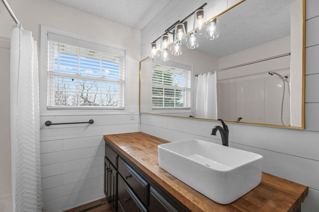 2400 S 15th Avenue, Ozark, MO 65721