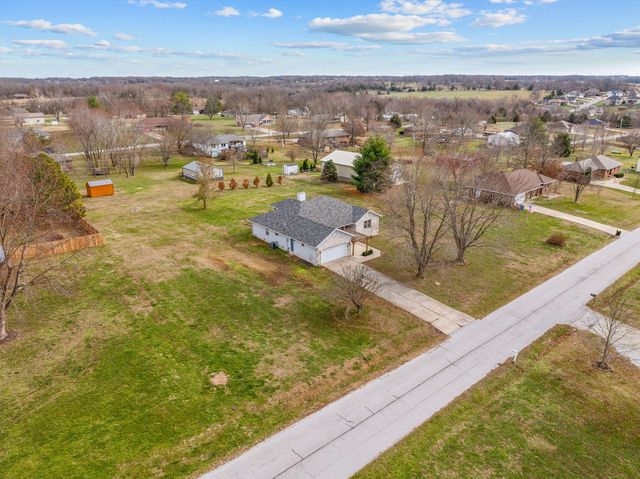2400 S 15th Avenue, Ozark, MO 65721