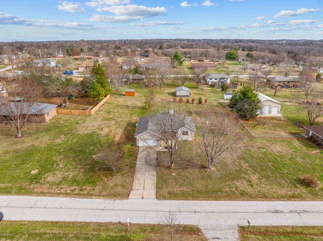 2400 S 15th Avenue, Ozark, MO 65721