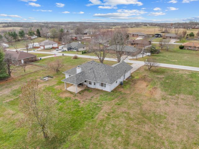 2400 S 15th Avenue, Ozark, MO 65721