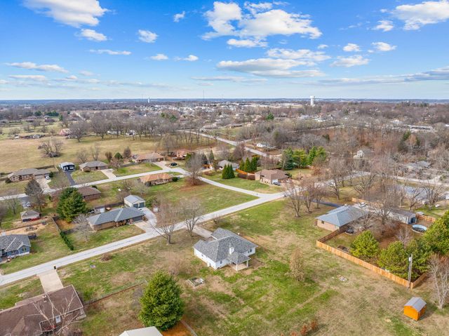 2400 S 15th Avenue, Ozark, MO 65721