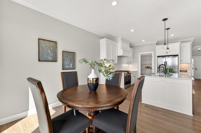 24993 W 94th Place, Lenexa, KS 66227