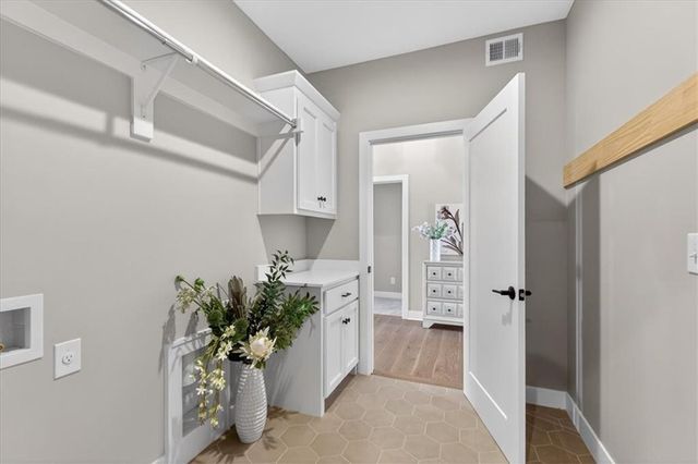 24993 W 94th Place, Lenexa, KS 66227