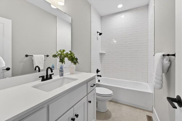 24993 W 94th Place, Lenexa, KS 66227