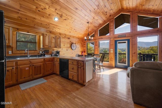 4235 Round Top Way, Sevierville, TN 37862