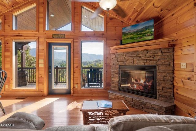 4235 Round Top Way, Sevierville, TN 37862