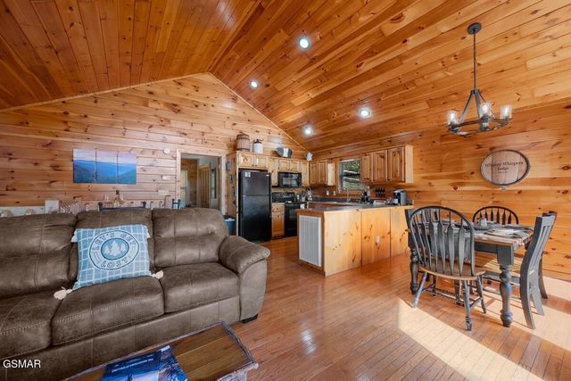 4235 Round Top Way, Sevierville, TN 37862