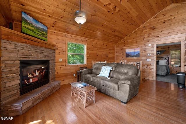 4235 Round Top Way, Sevierville, TN 37862