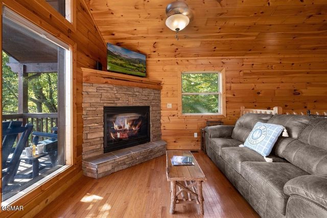 4235 Round Top Way, Sevierville, TN 37862