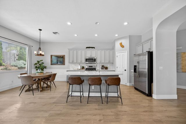 10163 Omeara Dr, Sacramento, CA 95829