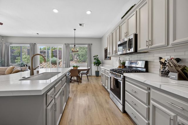 10163 Omeara Dr, Sacramento, CA 95829