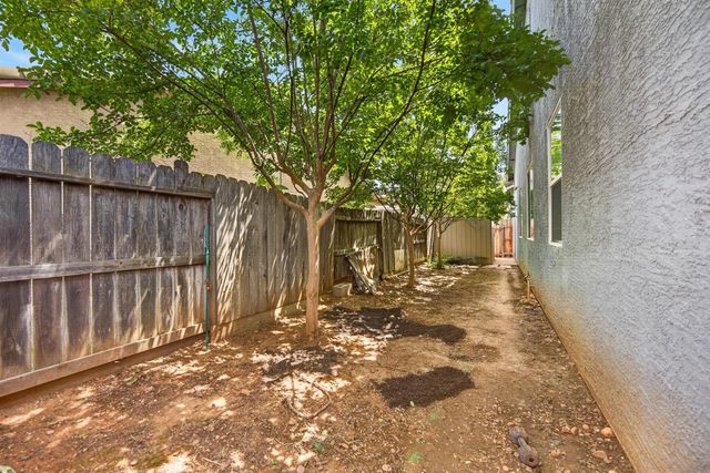 10163 Omeara Dr, Sacramento, CA 95829