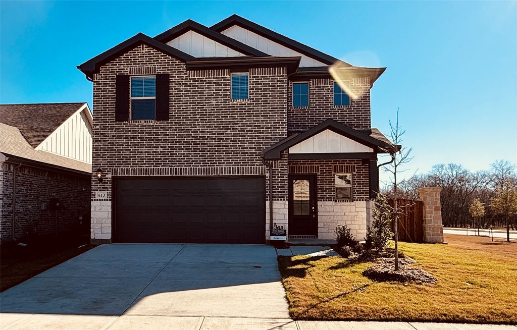 613 Clover Creek Drive, Mckinney, TX 75071