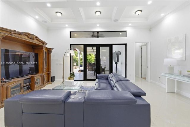 10181 NW 131st St, Hialeah Gardens, FL 33018