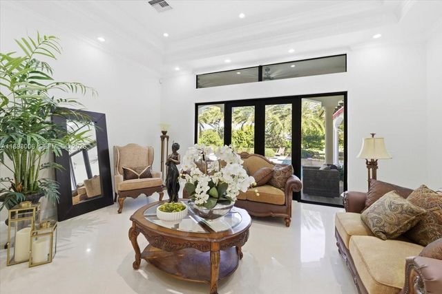 10181 NW 131st St, Hialeah Gardens, FL 33018