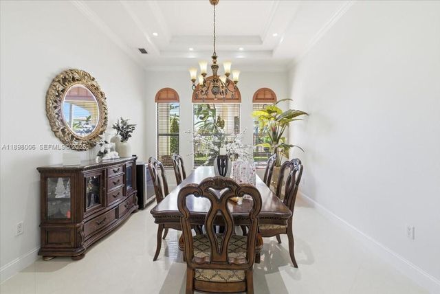 10181 NW 131st St, Hialeah Gardens, FL 33018