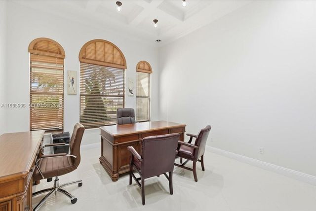 10181 NW 131st St, Hialeah Gardens, FL 33018