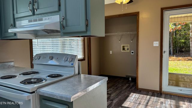 3561 Grave Hill Rd, Oneida, TN 37841