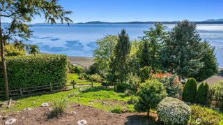 3253 Perkins Lane W, Seattle, WA 98199