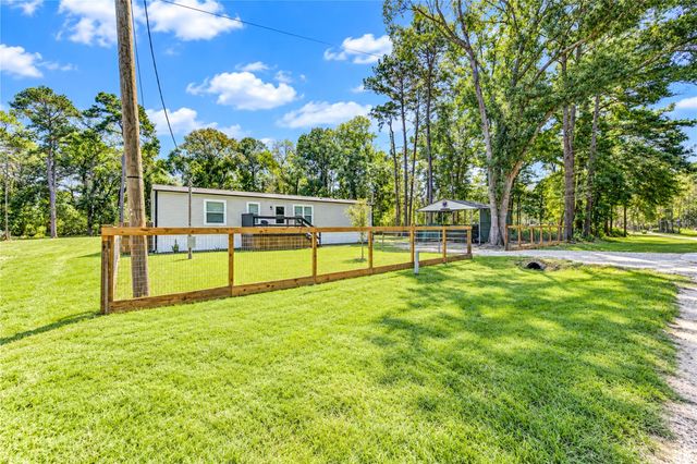 225 County Road 3294, Cleveland, TX 77327