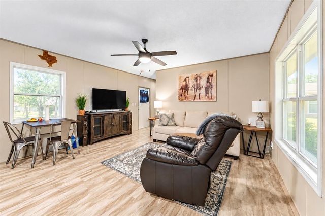 225 County Road 3294, Cleveland, TX 77327