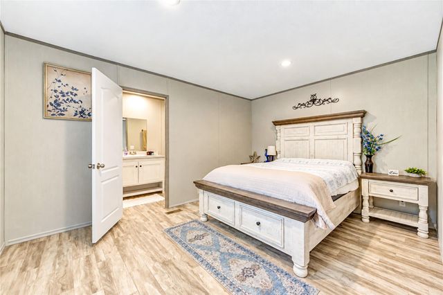 225 County Road 3294, Cleveland, TX 77327