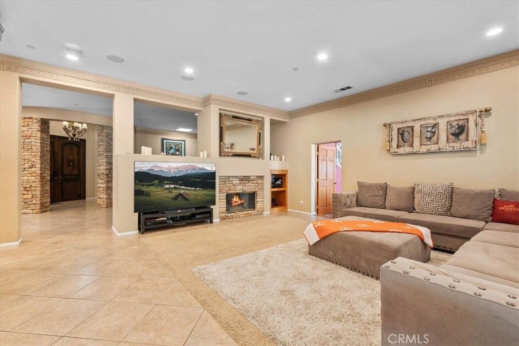 Image 9 of property listing at 2810 Countrywood Lane, West Covina, CA 91791
