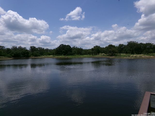 1881 Grand Oaks, Hondo, TX 78861