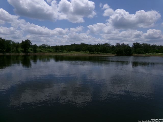 1881 Grand Oaks, Hondo, TX 78861