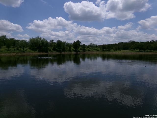 1881 Grand Oaks, Hondo, TX 78861