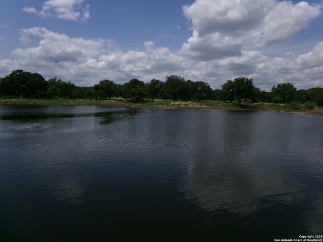 1881 Grand Oaks, Hondo, TX 78861