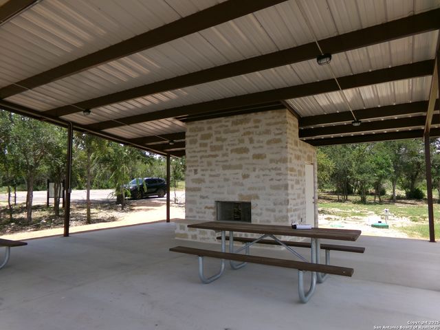 1881 Grand Oaks, Hondo, TX 78861