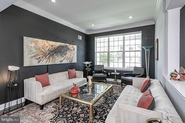 40 INVERNESS DR, Kendall Park, NJ 08824