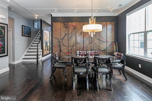 40 INVERNESS DR, Kendall Park, NJ 08824