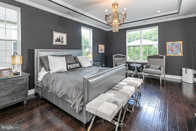 40 INVERNESS DR, Kendall Park, NJ 08824