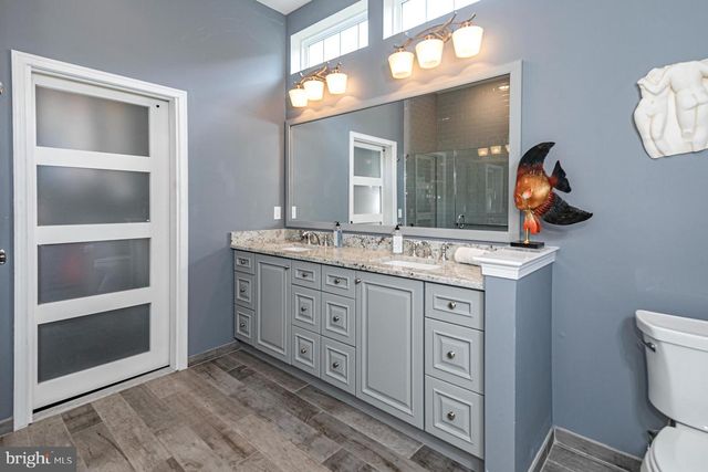 40 INVERNESS DR, Kendall Park, NJ 08824