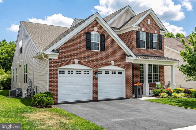 40 INVERNESS DR, Kendall Park, NJ 08824