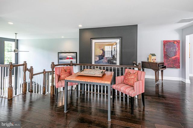 40 INVERNESS DR, Kendall Park, NJ 08824